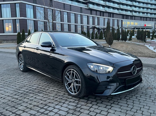 Мерседес E-сlass 2023 год  AMG line