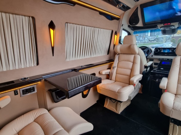 Merecedes Sprinter LUX 2024 год (8 мест)