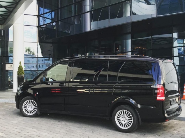 Мерседес V-class (2016)  7 мест,  черный