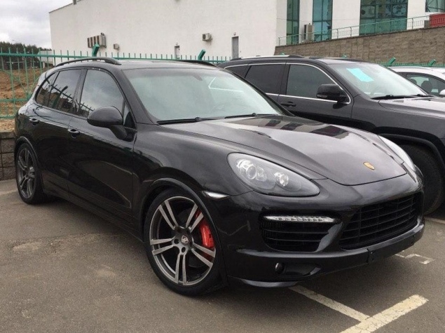 Porsche Cayenne Turbo,  2016  чёрный