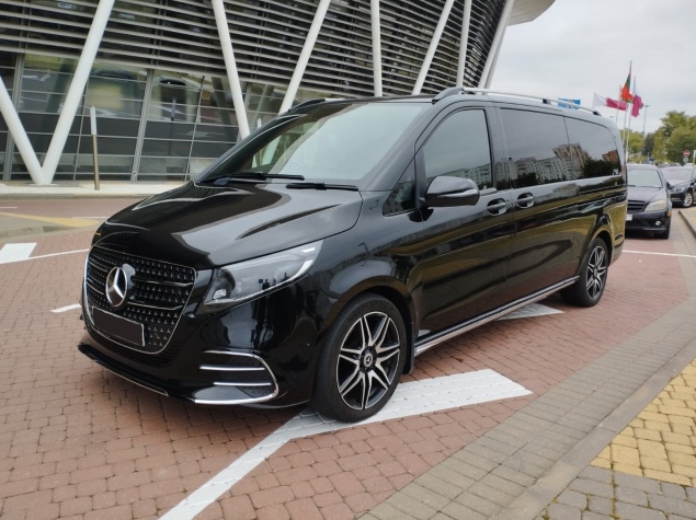 Mercedes V-class 2021 (7 мест) черный