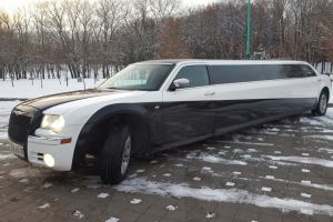 Limousine Chrysler 300C, 10 seats, white / black