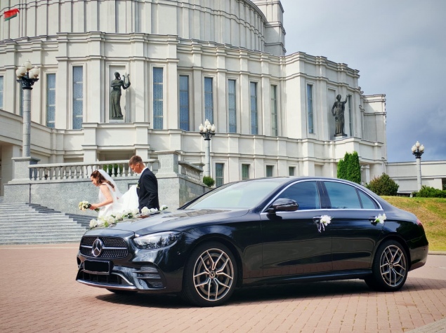 Mercedes E-class 2023 AMG line черный